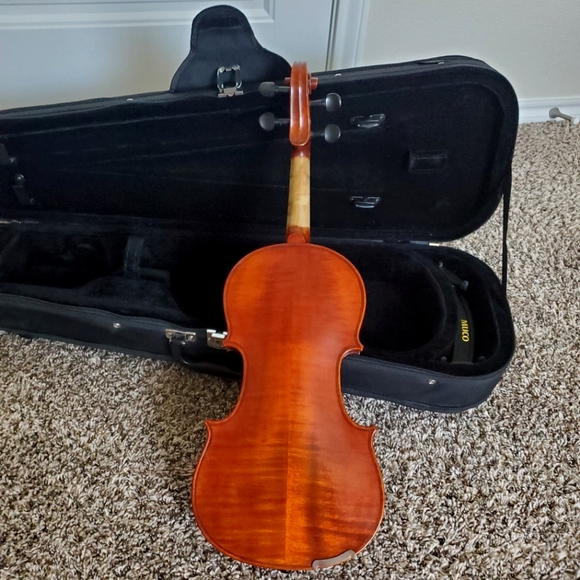 ๐ป Amati's Fine Instruments Model #100 Refurbished Violin Outfit - Picture 5 of 16